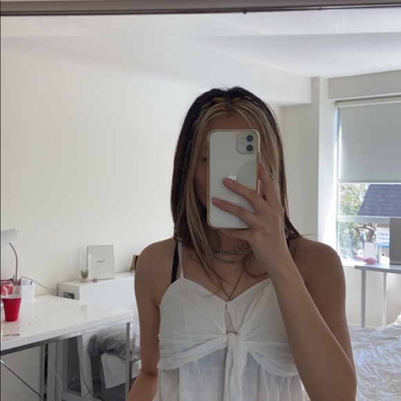 ✨Korean Brand White Tie Front Tank✨ - Picture 2 of 4